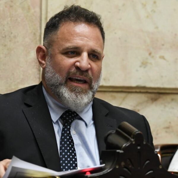GLINSKI PRESENTÓ UNA LEY PARA QUE LAS PETROLERAS SE HAGAN CARGO DE LOS POZOS ABANDONADOS