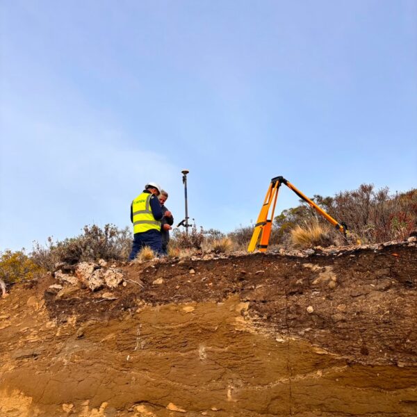 Con maquinaria municipal, comenzaron los trabajos de estabilización del cerro Hermitte