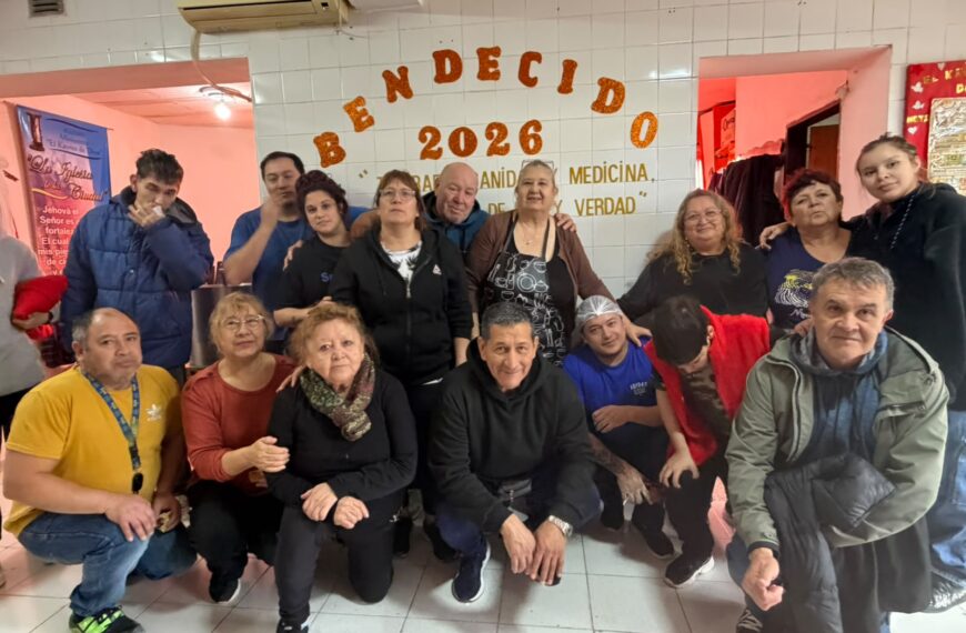 El Templo El Kayros de Dios realizó una nueva olla solidaria en Km 8.