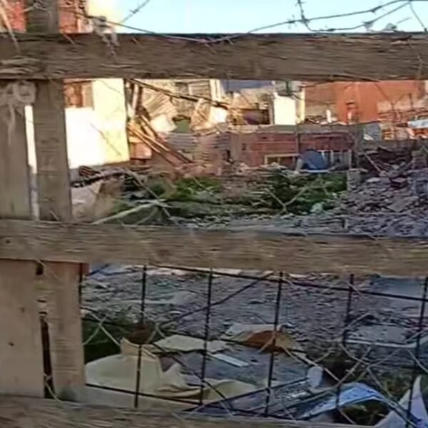 Vecina del barrio Moure reclama asistencia habitacional tras perder su vivienda en un incendio