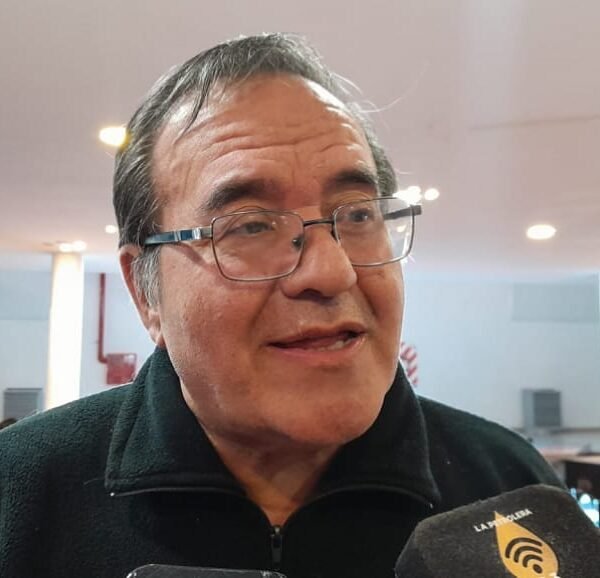 Jubilados denuncian falta de calefacción en PAMI Comodoro y cuestionan incumplimientos del Plan Calor