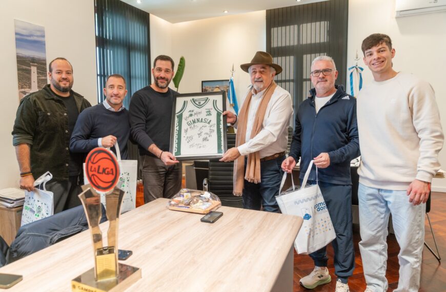 El intendente recibió a referentes&hellip;