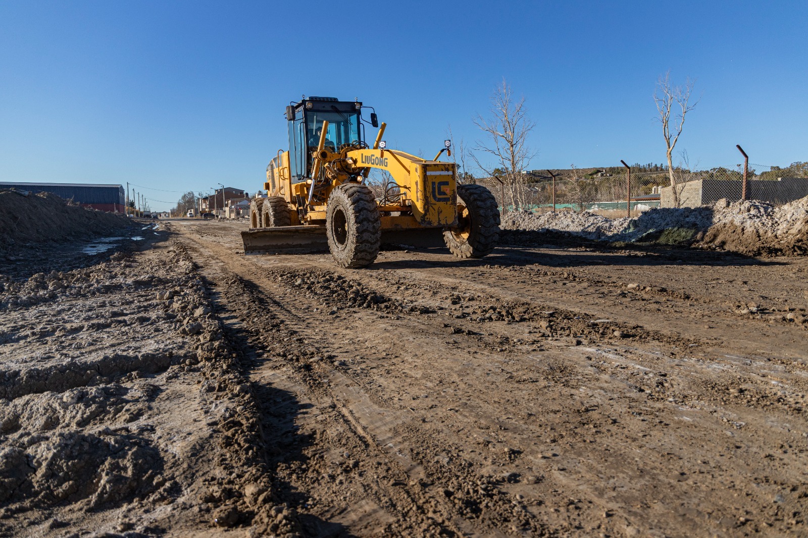 Se intensifican los trabajos para optimar la transitabilidad de la calle Concejal Ávila
