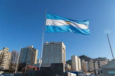 Jueves con lluvia y alerta amarilla vigente