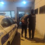 Amenazó a un vecino con…