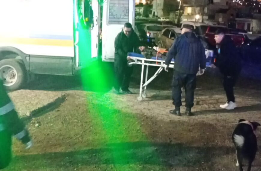 Entró a una comisaría pidiendo ayuda, se descompensó y fue hospitalizada