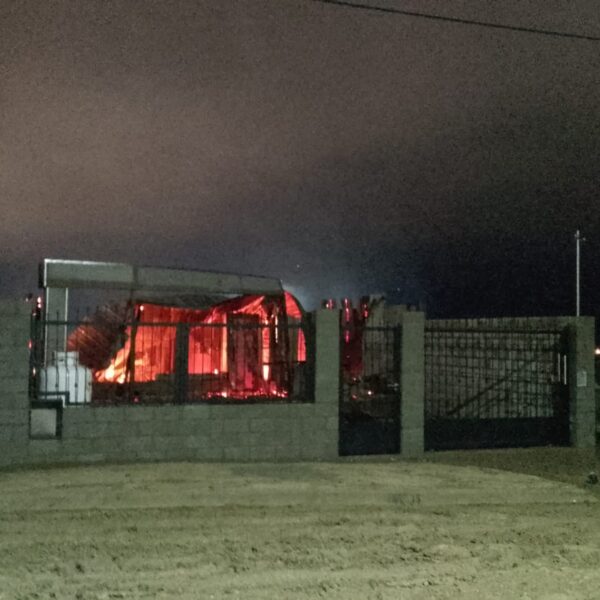 Voraz incendio destruyó por completo una vivienda en barrio Bellavista Sur
