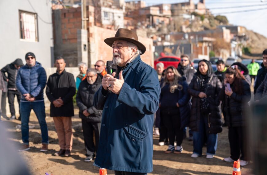Othar inauguró la primera etapa de la ampliación de la red de gas de barrio Abel Amaya