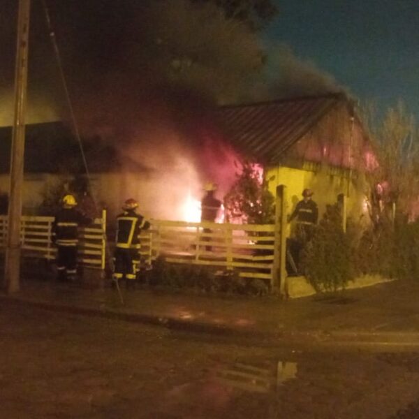 Incendio en una vivienda de Palazzo: una explosión en la caja térmica habría originado el fuego