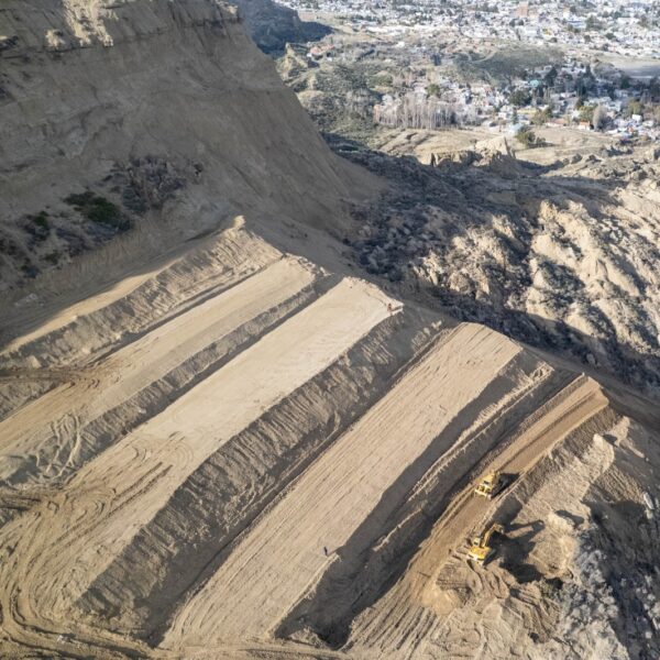 Avanzan los trabajos de aterrazamiento en la ladera del Cerro Hermitte