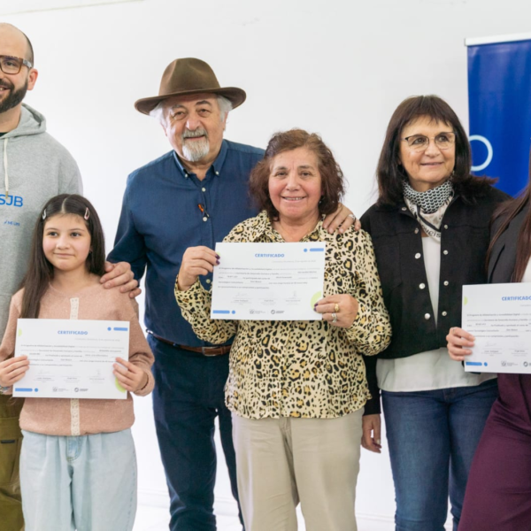 Othar encabezó el acto entrega de certificados de uso de herramientas digitales otorgados por los CTC