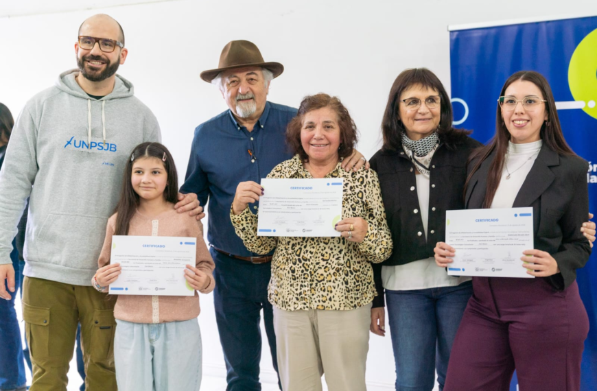 Othar encabezó el acto entrega de certificados de uso de herramientas digitales otorgados por los CTC