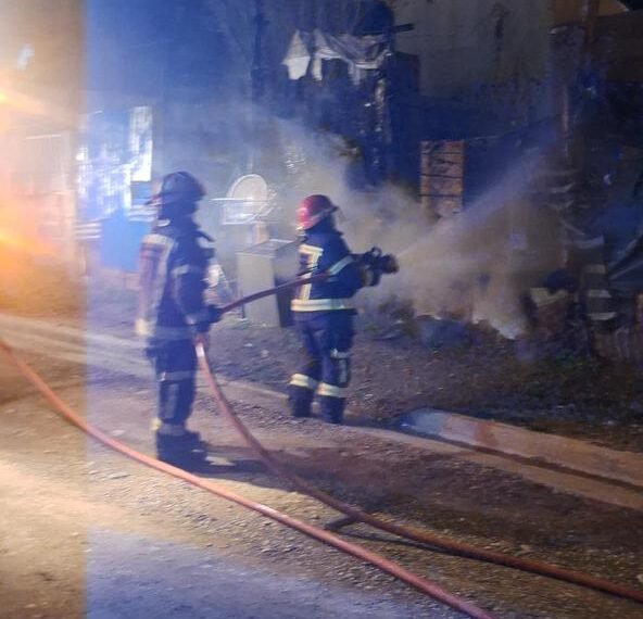 Incendio afectó el cerco de una vivienda en Máximo Abásolo
