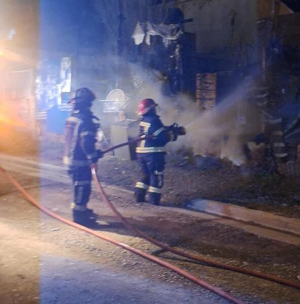 Incendio afectó el cerco de una vivienda en Máximo Abásolo