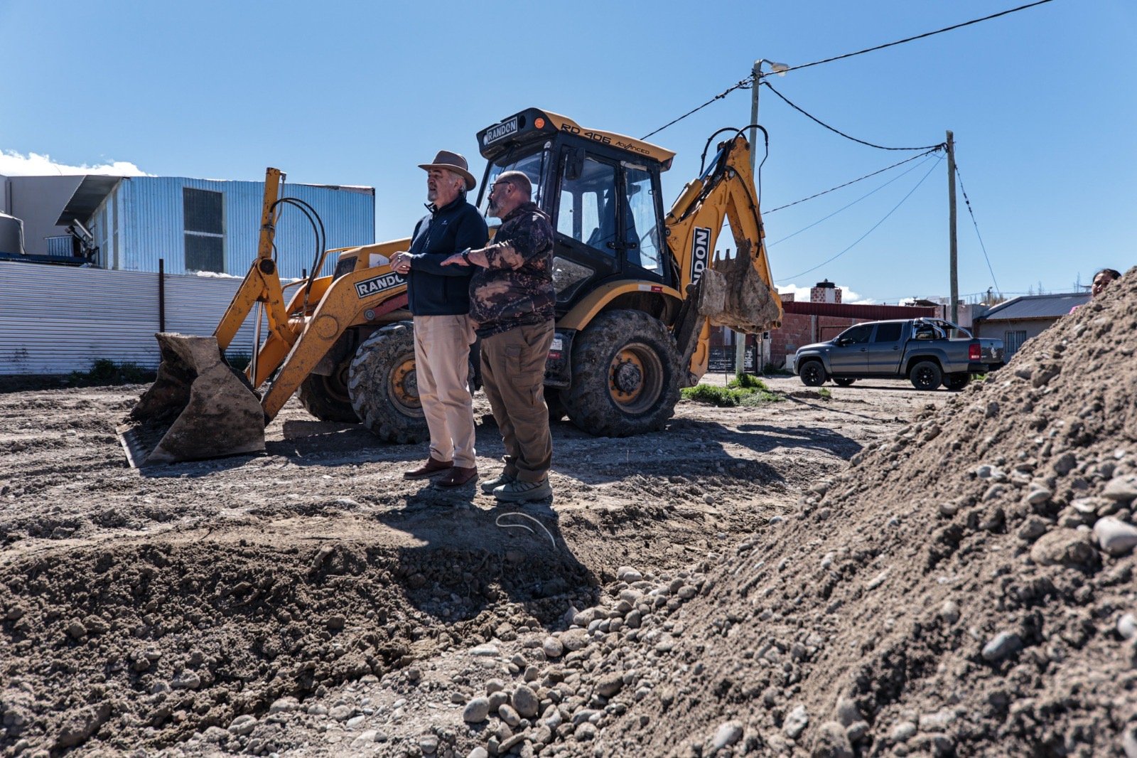 Othar supervisó obras viales y terrenos entregados en René Favaloro