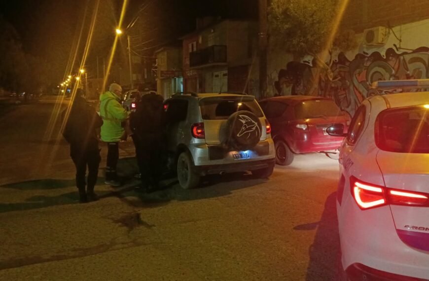 Conducía a alta velocidad, casi atropella a peatones y terminó demorado